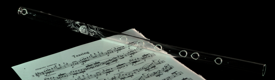 image representing a sheet music and a flute, in a web page related to music research, music technology and the YMusic search engine