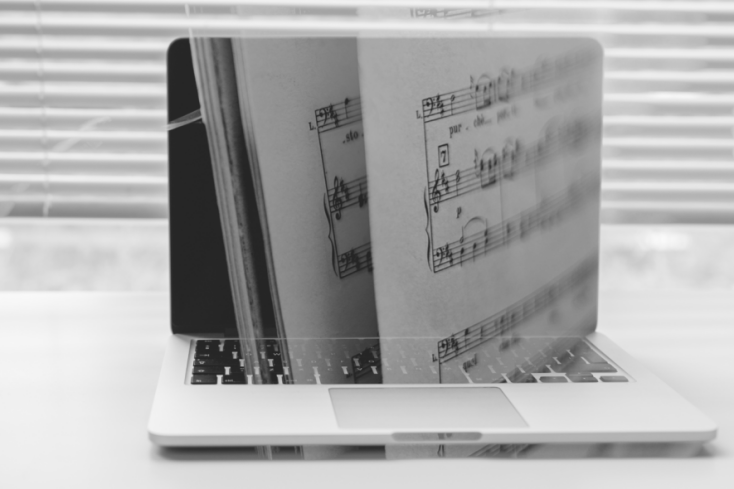 design associating a laptop and a sheet music, in a web page related to music research, music technology and the YMusic search engine