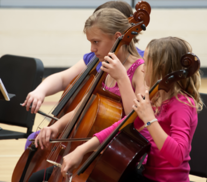 image presenting children playing music, in a web page related to music research, music technology and the YMusic search engine