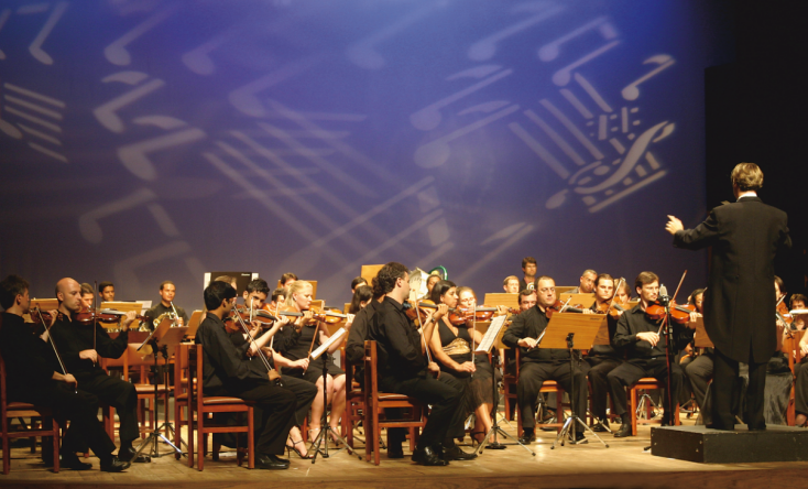 image presenting an orchestra, in a web page related to music research, music technology and the YMusic search engine