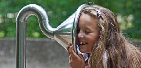 image presenting a child in front of an unusual sonic instrument, in a web page related to music research, music technology and the YMusic search engine