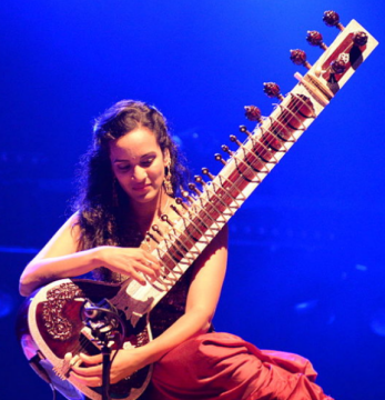 creative common picture of musician Anushka Shankar - see photo credits page, in a web page related to music research, music technology and the YMusic search engine