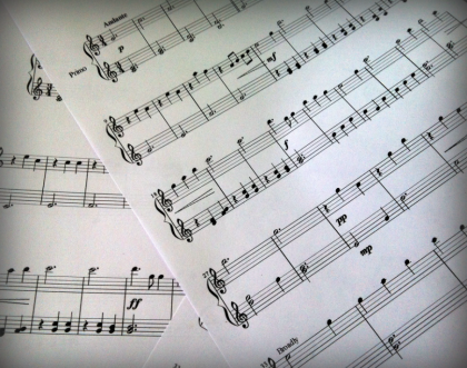 image presenting a music score, in a web page related to music research, music technology and the YMusic search engine