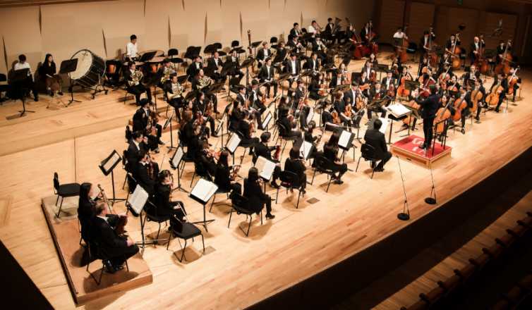 image representing an orchestra, in a post related to music research, music technology and the YMusic search engine